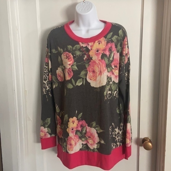 𝅺honeyme floral top with animal print - Picture 1 of 5